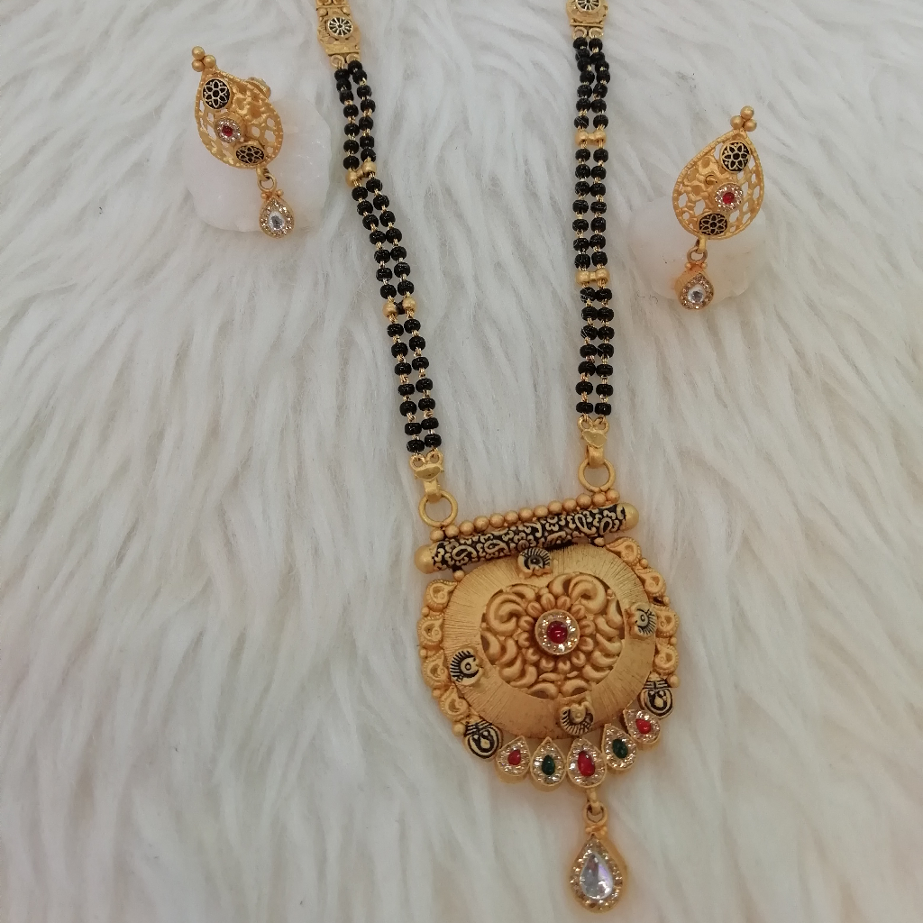 916 gold fancy red and green colour stone short mangalsutra